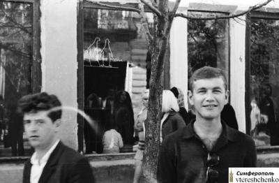 Прикрепленное изображение: Илья на Пушкина у соки-воды.jpg